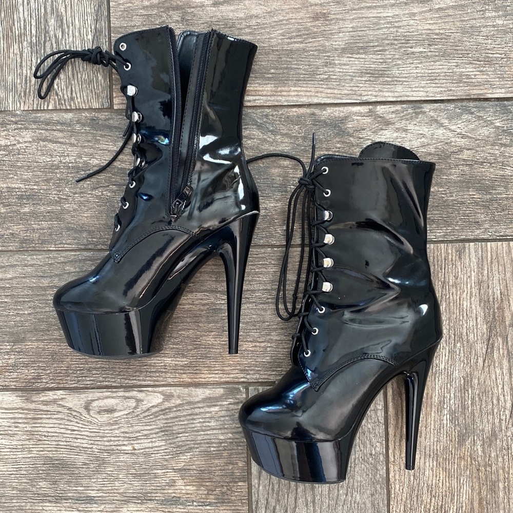 Ellie size 9 Black boot